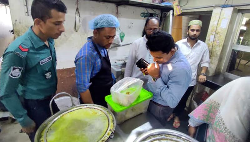 বরিশালে নাজেমস্ সহ ৬ ব্যবসায়ীক প্রতিষ্ঠানকে জরিমানা