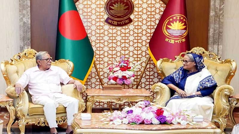 বঙ্গভবনে রাষ্ট্রপতির সঙ্গে দেখা করলেন প্রধানমন্ত্রীর