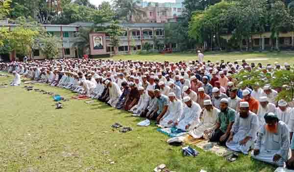 বৃষ্টির জন্য বরিশালে ইসতিসকার নামাজ আদায়