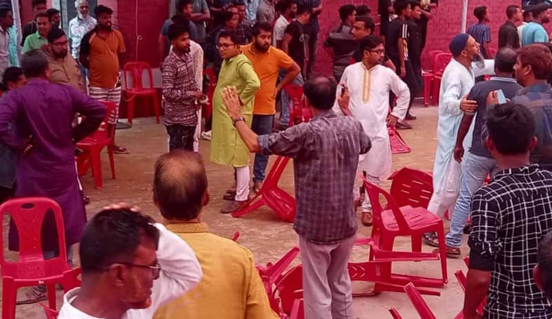 নাটোরে আ:লীগের দু'পক্ষের চেয়ার ছোড়াছুড়ি ও সংঘর্ষ