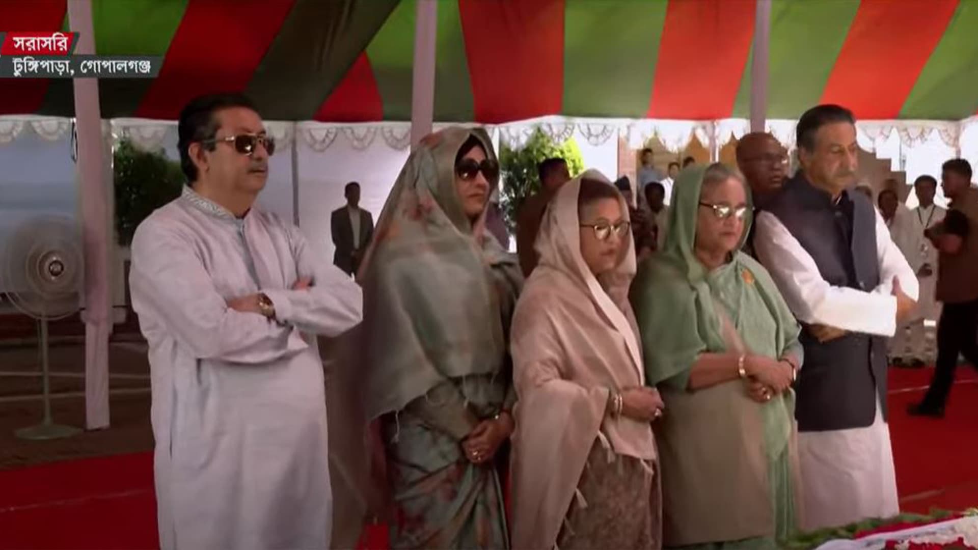 টুঙ্গিপাড়ায় বঙ্গবন্ধুর সমাধিতে প্রধানমন্ত্রীর শ্রদ্ধা