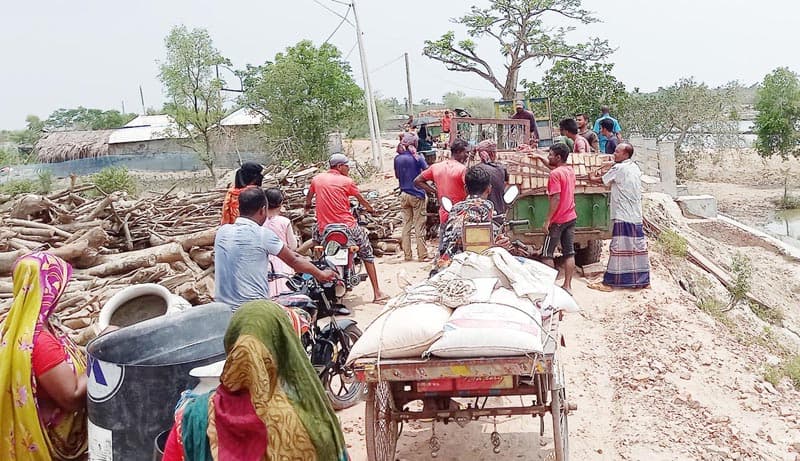আশাশুনিতে চলাচলের অনুপোযোগি গ্রামীণ সড়ক, দেখার কেই নেই!