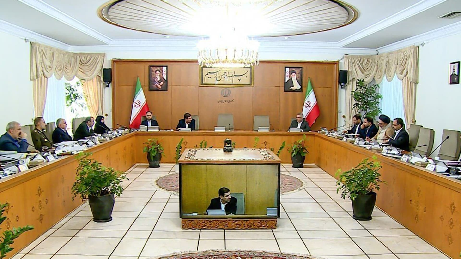 প্রেসিডেন্ট ও পররাষ্ট্রমন্ত্রীর মৃত্যু, জরুরি বৈঠক ইরান সরকারের