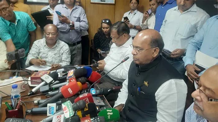 সব মন্ত্রণালয়ের কর্মকর্তা-কর্মচারীদের ছুটি বাতিল