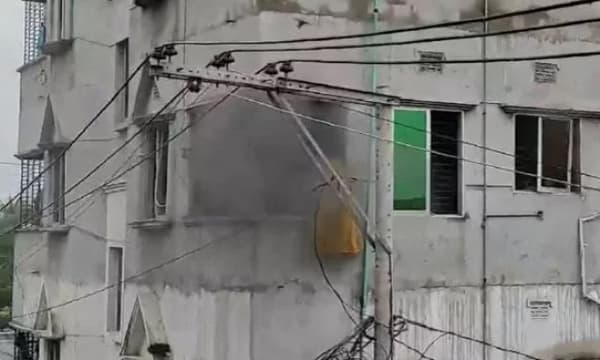 নারায়ণগঞ্জে ঘিরে রাখা জঙ্গি আস্তানায় বিকট শব্দে বোমা বিস্ফোরণ