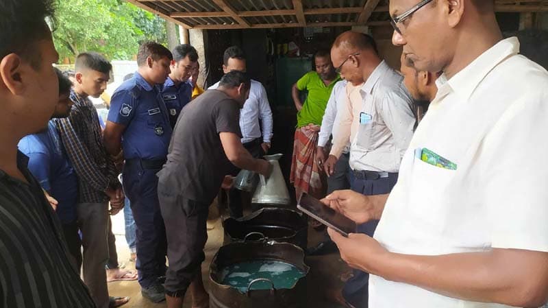 পরিমাপে কম ও ভেজাল খাদ্য রাখায় ঠাকুরগাঁওয়ে ২ প্রতিষ্ঠানকে জরিমানা