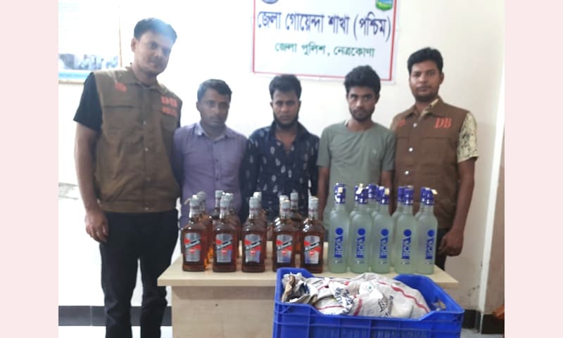 নেত্রকোনায় ৩০ বোতল ভারতীয় মদসহ ৩ জন আটক