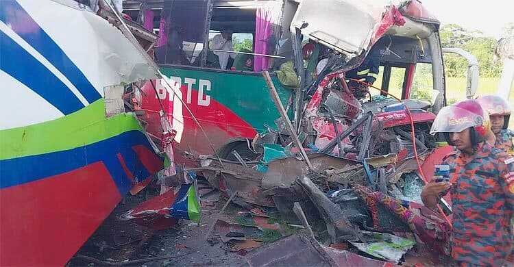 ফরিদপুরে ২ বাসের মুখোমুখি সংঘর্ষ, নিহত ৩