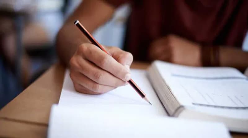 ব্রা পড়ে পরীক্ষার হলে যেতে পারবেন না ছাত্রীরা ! বিতর্ক