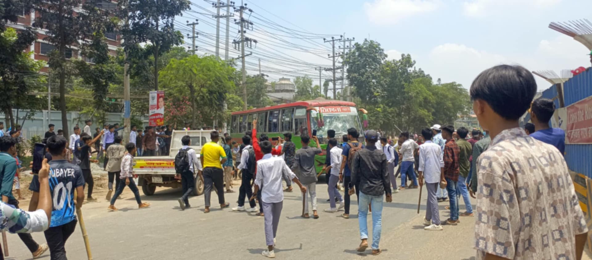 আশুলিয়ায় শিক্ষার্থীদের মহাসড়ক অবরোধ, আহত ৫