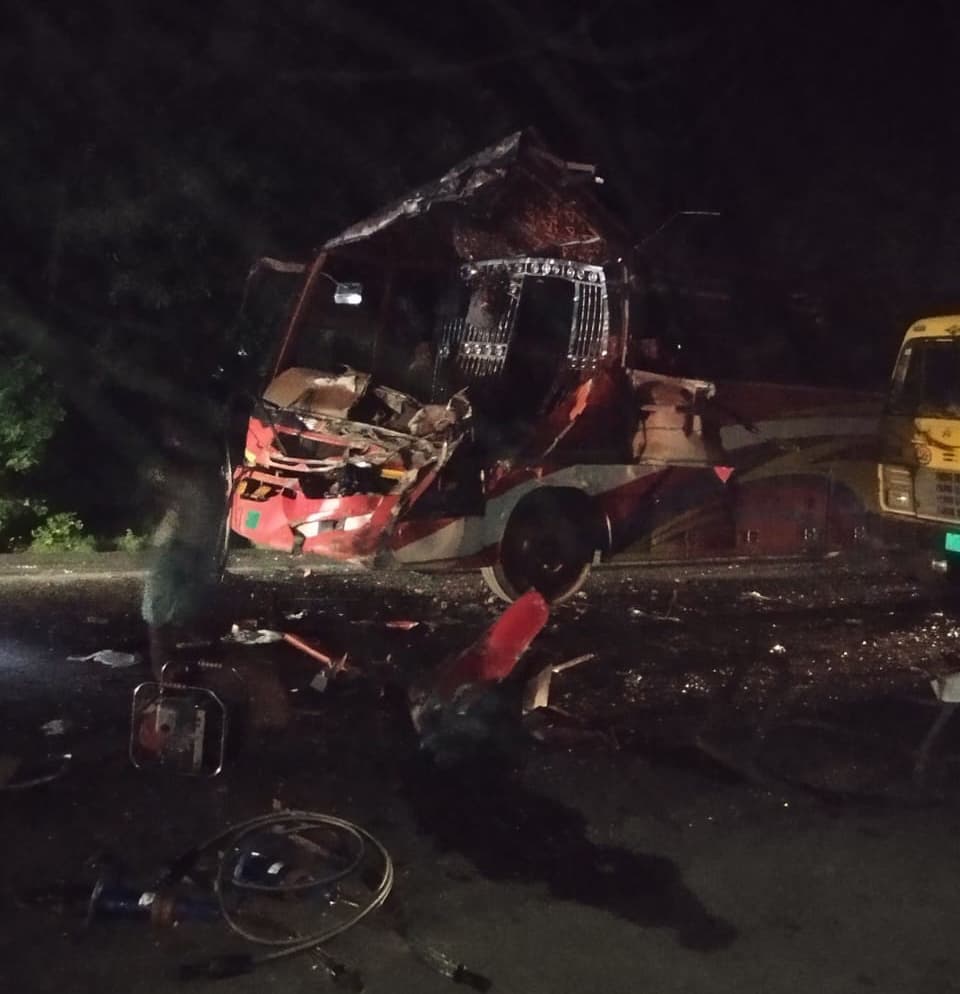 ড়াইগ্রামে বাস-ট্রাকের সংঘর্ষে নিহত ২
