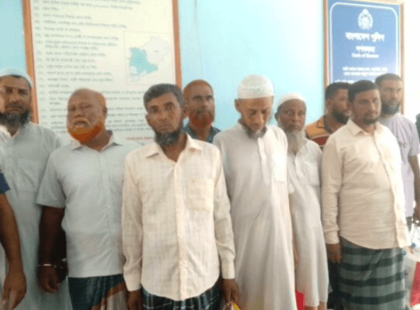 গাংনীতে ককটেল ও জিহাদি বইসহ জামায়াতের ১০ নেতাকর্মী আটক