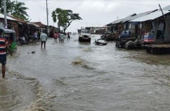 মেঘনা নদী উত্তাল, হাতিয়ার নিম্নাঞ্চল প্লাবিত