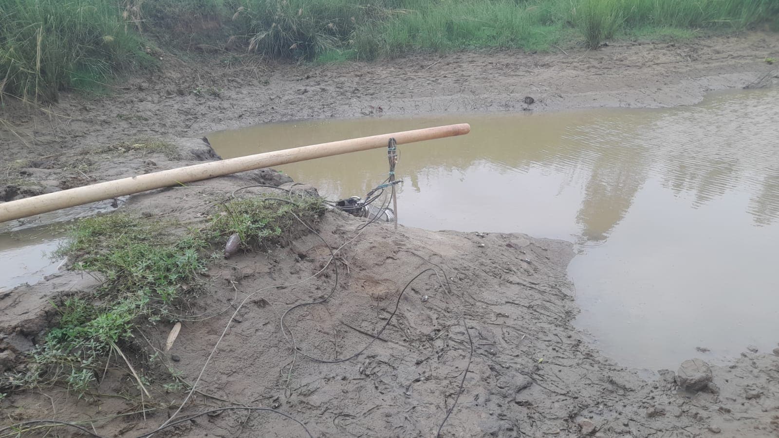 পাঁচবিবিতে অবৈধ বিদ্যুৎ সংযোগ তাঁরে জড়িয়ে প্রাণ গেল নারীর