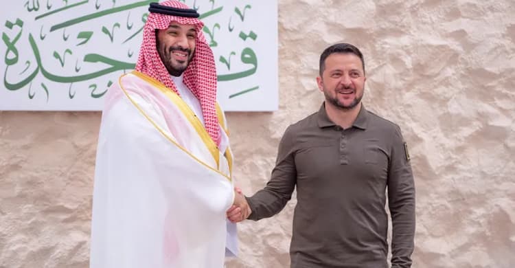 রুশ জাহাজে হামলা চালিয়ে যুদ্ধ বন্ধের আলোচনায় বসলো ইউক্রেন