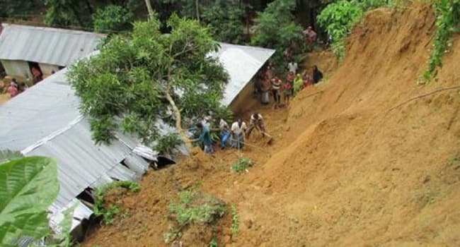 চট্টগ্রামে অতিভারী বর্ষণ, পাহাড় ধসের শঙ্কা