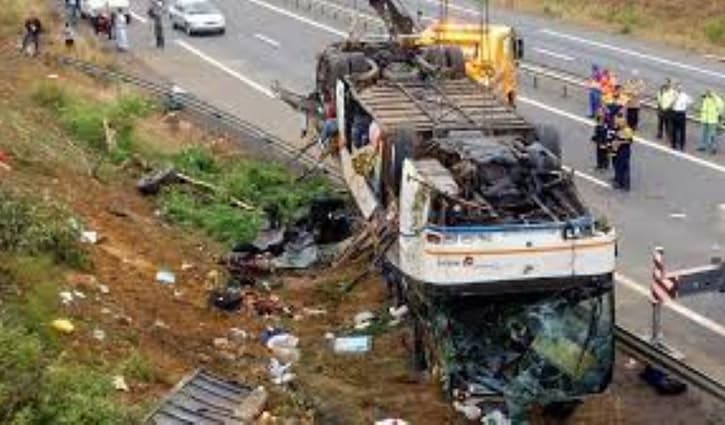 মরক্কোয় মিনিবাস উল্টে নিহত ২৪