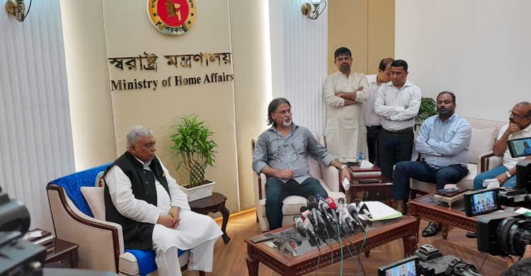 তারেক-জোবায়দাকে ফিরিয়ে আনতে যা যা করার করবো: স্বরাষ্ট্রমন্ত্রী