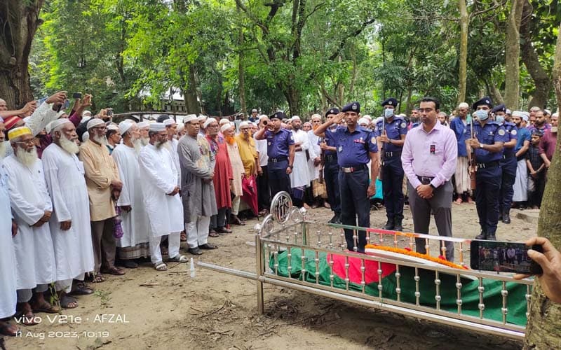 কুয়াকাটায় বীর মুক্তিযোদ্ধার রাষ্ট্রীয় মর্যাদায় দাফন
