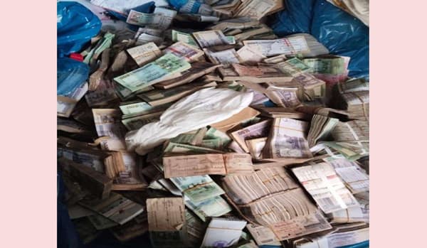 ত্রাণ মন্ত্রণালয়ের সচিবে বাসা থেকে বিপুল দেশী-বিদেশী মুদ্রা উদ্ধার