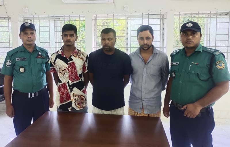 বরিশালে আন্ত:জেলা ডাকাত দলের ৩ সদস্য গ্রেফতার, কোটি টাকার সিগারেট উদ্ধার