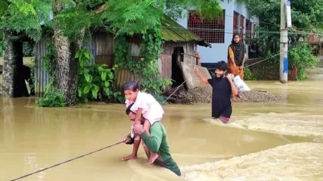 বন্যায় এখন পর্যন্ত ১৩ জনের প্রাণহানি, পানিবন্দী ৯ লাখ পরিবার