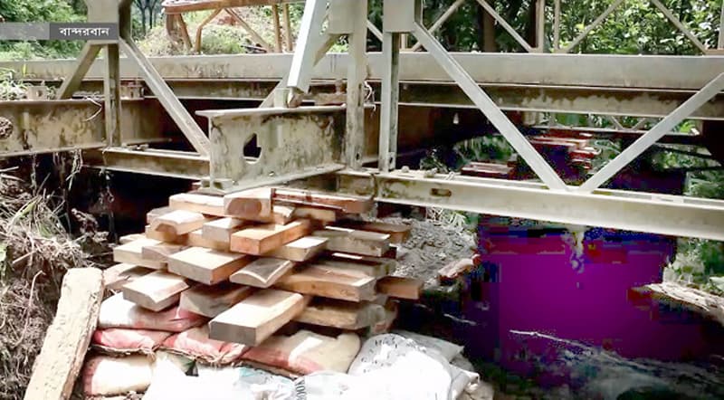 বান্দরবানে মৃত্যুফাঁদ বেইলি ব্রিজ !