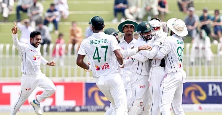 সাকিব-মিরাজের ঘূর্ণিতে পাকিস্তানের বিপক্ষে ঐতিহাসিক টেস্ট জয় বাংলাদেশের