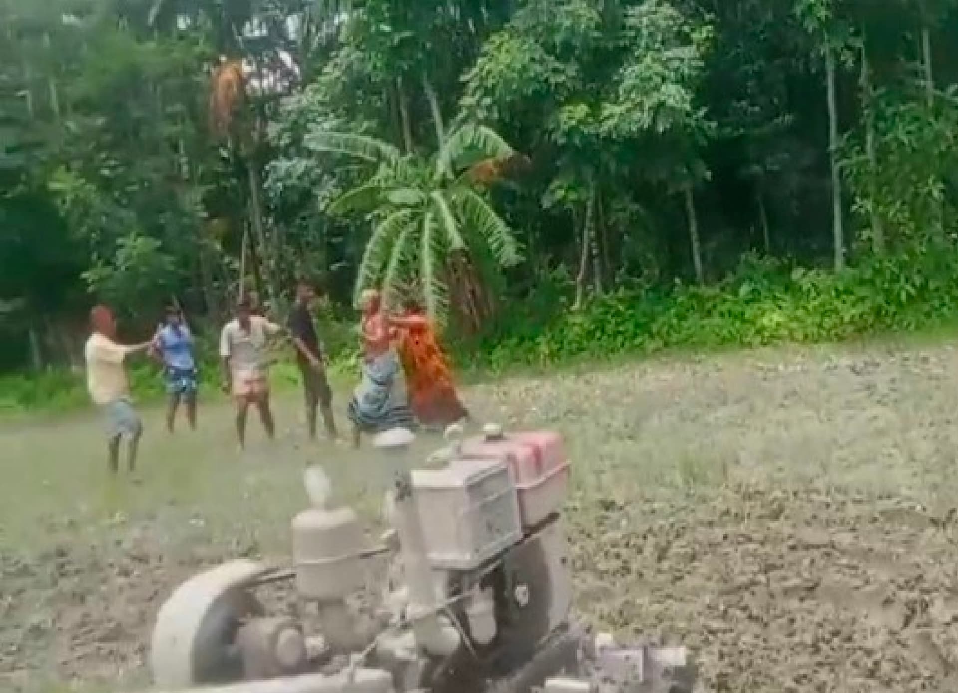 রাজাপুরে সংখ্যালঘু পরিবারকে সম্পত্তি থেকে উৎখাতের চেষ্টা