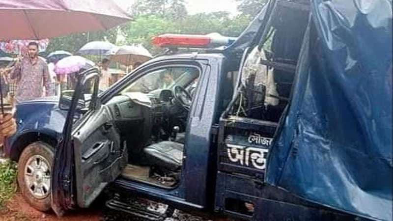 ট্রেন দুর্ঘটনায় ৩ পুলিশ সদস্য নিহত