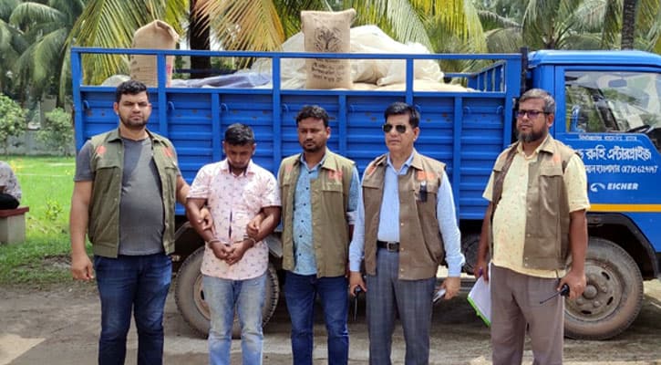 বরগুনায় টিসিবির ডিলার আটক,৯০ বস্তা চালসহ ট্রাক জব্দ