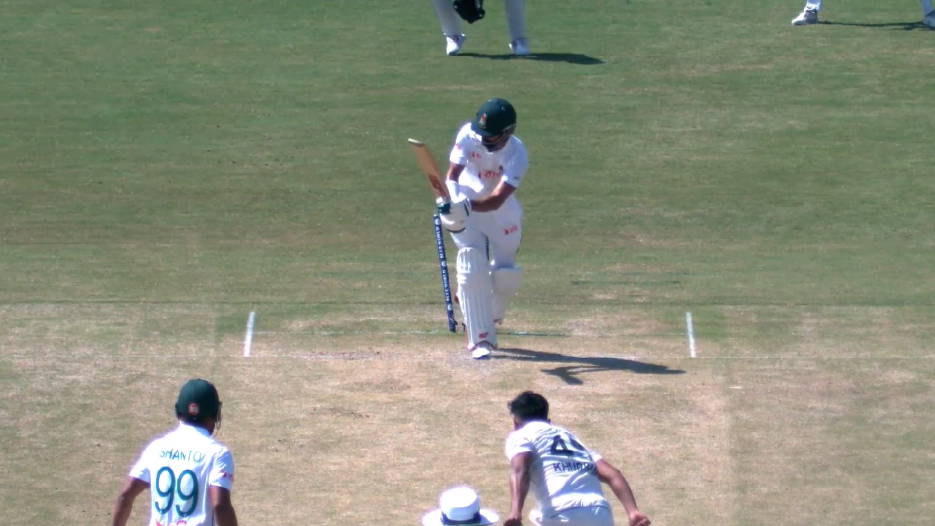 খুরামের চতুর্থ শিকার সাকিব, ব্যাটিং বিপর্যয়ে বাংলাদেশ