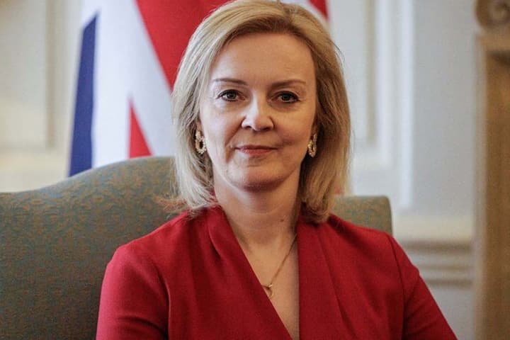 ব্রিটেনের নতুন মন্ত্রিসভায় স্থান হলো যাদের