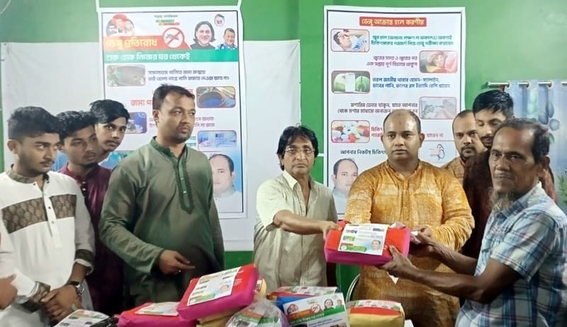 ডেঙ্গু প্রতিরোধে পিরোজপুরে মশারি ও কয়েল বিতরণ