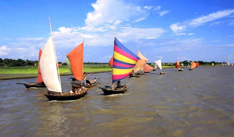 বিলুপ্তপ্রায় লোকসংস্কৃতির অন্যতম ধারক ‘পালতোলা নৌকা’