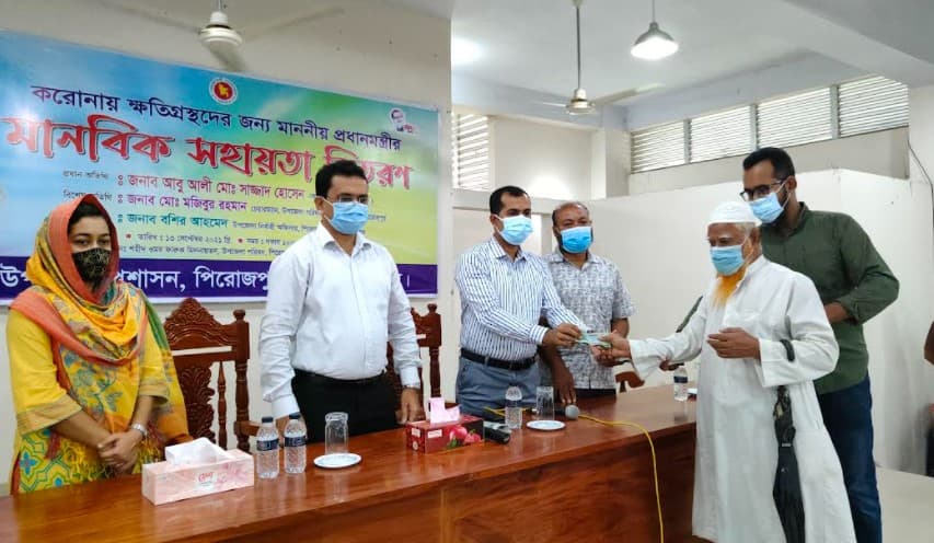 পিরোজপুরে ৩ শত পরিবারকে প্রধানমন্ত্রীর সহায়তার বিতরণ