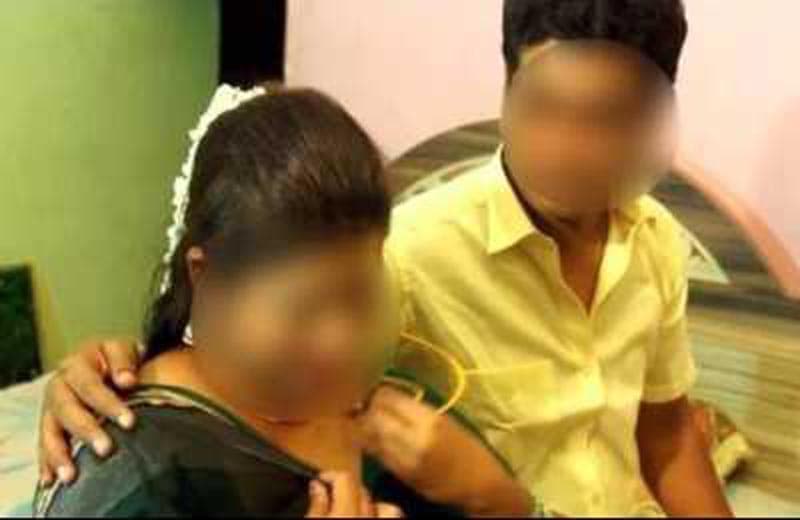 বিছানায় ঝড় তুলতে গিয়ে খাট ভেঙে হাসপাতালে ভর্তি দম্পতি!