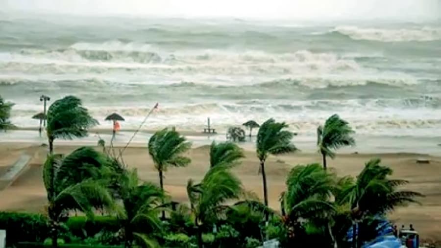 ঝড়ের পূর্বাভাস, সমুদ্রবন্দরে ৩ নম্বর সতর্কতা সংকেত