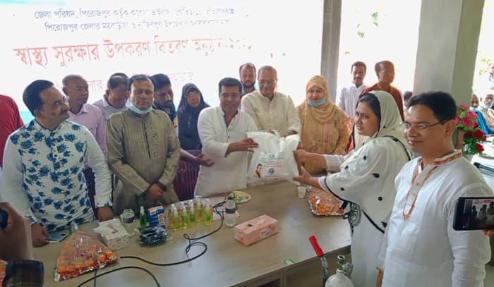 পিরোজপুরে স্বাস্থ্য সুরক্ষা সামগ্রী বিতরণ ও মতবিনিময়