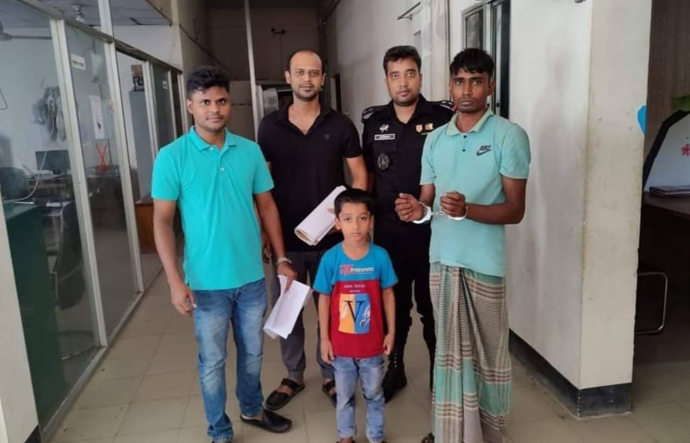 মাকে জীবন সঙ্গীনি করতে ছেলেকে অপহরণ