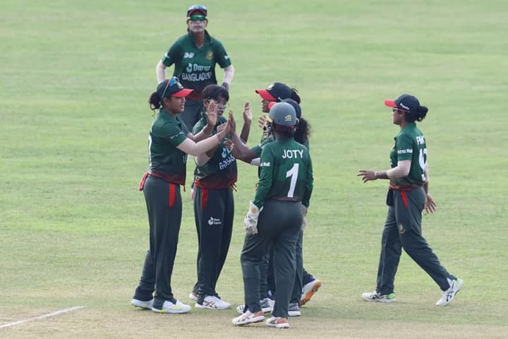 বাংলাদেশকে ১৬০ রানের চ্যালেঞ্জ ছুঁড়ে দিয়েছে ভারত