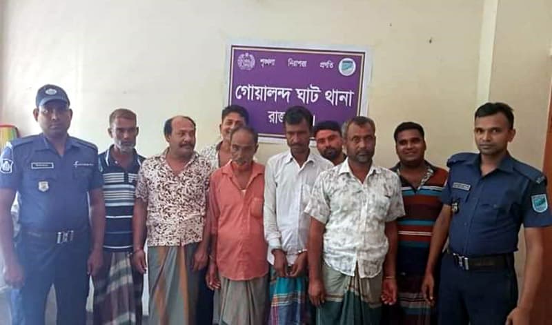 গোয়ালন্দে পলাতক ৮ আসামী গ্রেফতার