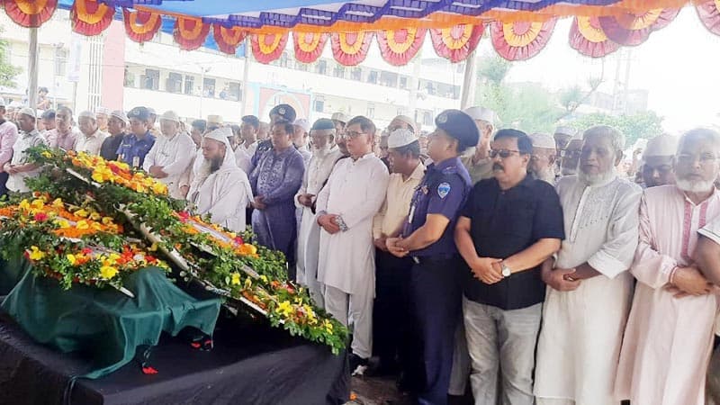 নোয়াখালীতে মুজিব বাহিনী প্রধান মাহমুদুর রহমানের দাফন সম্পন্ন