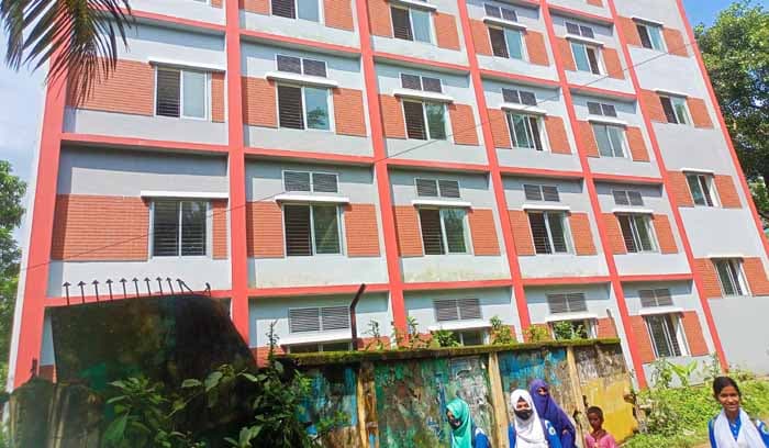 কাউখালী এসবি সরকারি বালিকা বিদ্যালয়ের শিক্ষক সংকট!