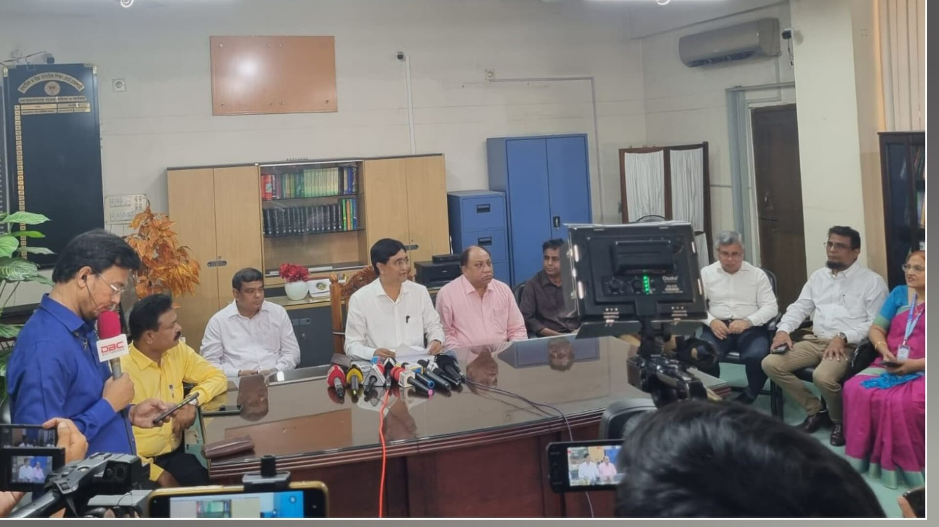 রাজশাহী শিক্ষা বোর্ডে বেড়েছে পাসের হার ও জিপিএ-৫, এগিয়ে মেয়েরা