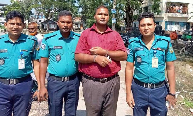 বরিশালে ভূয়া পুলিশ ইন্সপেক্টর গ্রেফতার