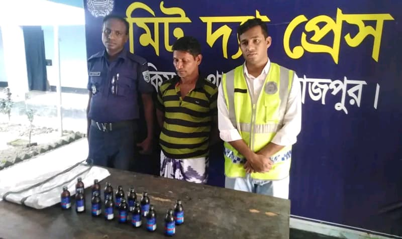 হিলিতে ফেয়ারড্রিলসহ একজন আটক