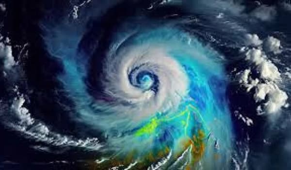 ঘূর্ণিঝড় ‘ডানা’র সর্বশেষ অবস্থান: যে গতিতে অগ্রসর হচ্ছে