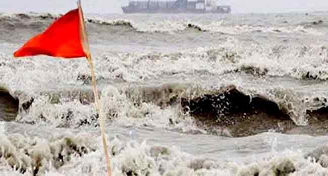 সমুদ্রবন্দরে ৩ নম্বর সতর্ক সংকেত, জলোচ্ছ্বাসের শঙ্কা