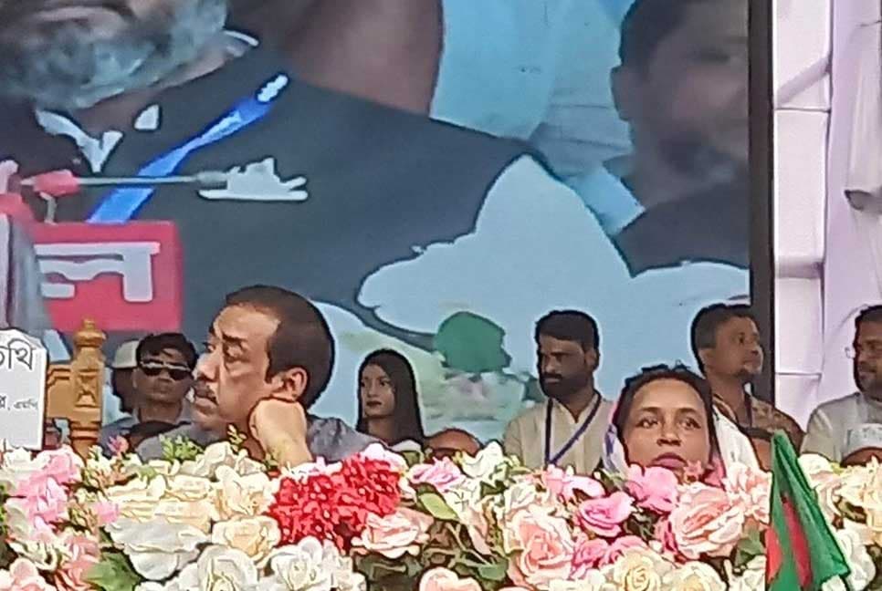 আ.লীগের সম্মেলনে এক মঞ্চে পাশাপাশি আইভী-শামীম